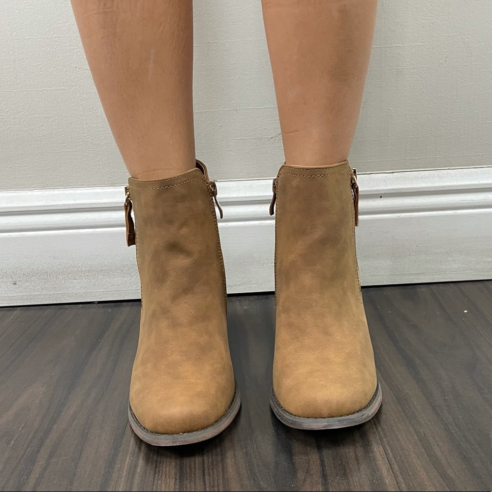 Tan suede zipper bootie - Picture 6 of 6